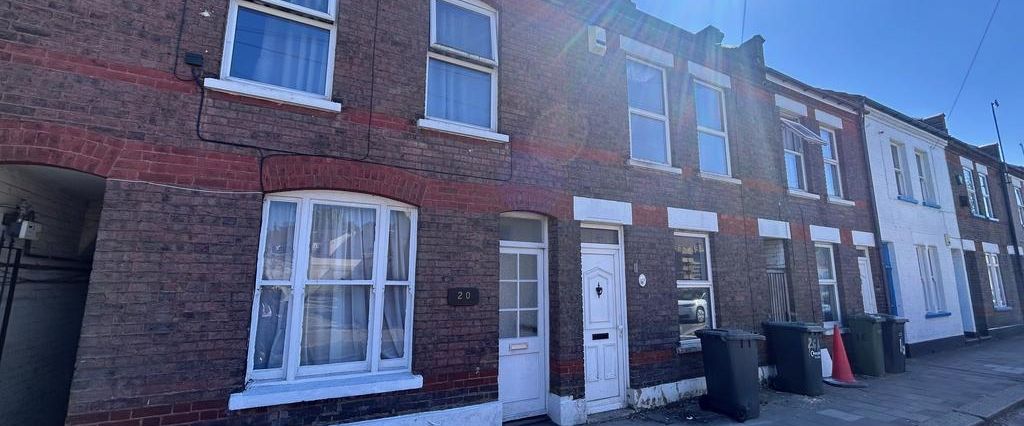 3 bedroom terraced house to rent - Photo 1