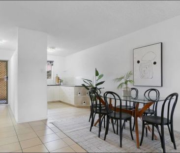 BROADWATER LIVING WITH STUNNING WATER VIEWS - Photo 6