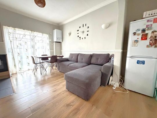 4 bedroom terraced house to rent - Photo 1