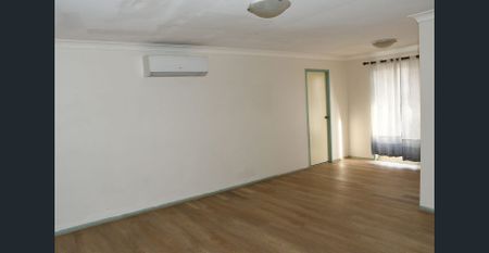 3 bedroom brick house - Photo 2