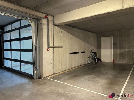 Recent gelijkvloers appartement met 2 slk, tuin en garage - Photo 2