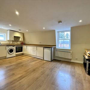 High Street, Tonbridge, TN9 - Photo 2