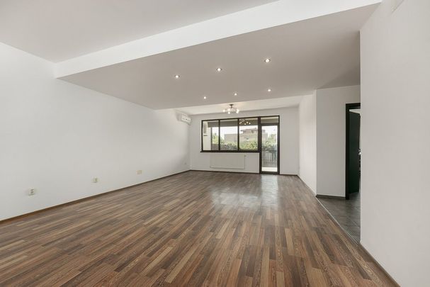 Vilă spațioasă și elegantă în Pipera – zona Porsc... - Photo 1