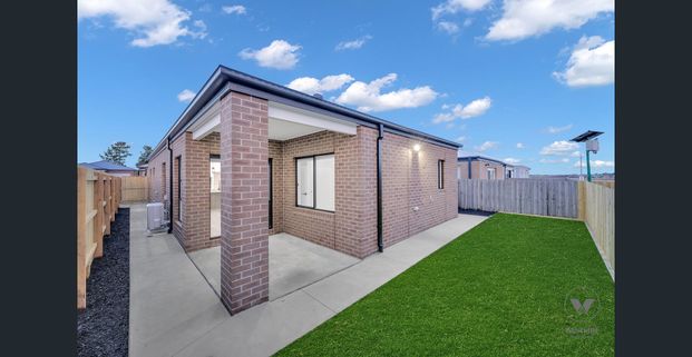 🚶‍♂️Walking Distance to Riversdale Shopping Centre & Tarneit West Station!! 🏡 A Brand New Masterpiece of Modern Luxury and Comfort! - Photo 1