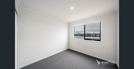 Stylish Low-Maintenance Living in a Sought-After Wollert Location - Photo 3