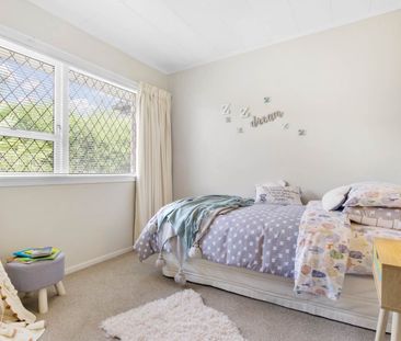 Charming 3-Bedroom Home with Loads of Sunshine in Glen Eden - Photo 5