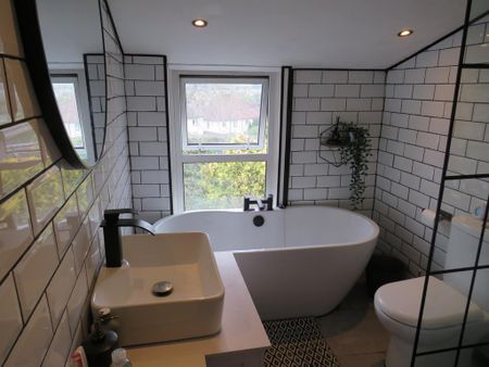 2 bedroom end of terrace house to rent - Photo 5