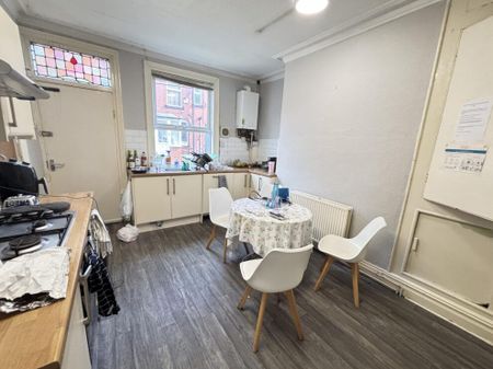 1 Thornville Crescent, Leeds, LS6 1JH - Photo 4