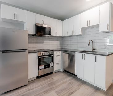 5765 Cote-St-Luc Road, Montréal, QC - Photo 6