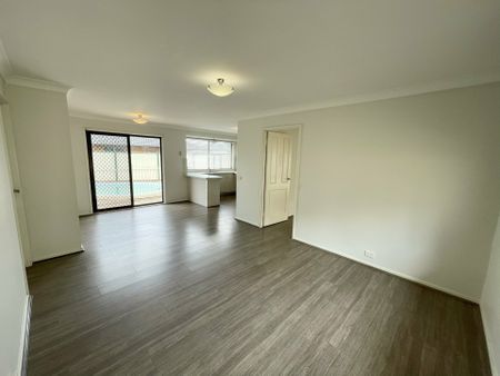 FOUR BEDROOM FAMILY HOME WITH INGROUND POOL! - Photo 2