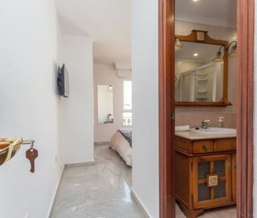 Calle Martínez de la Rosa, Málaga, Andalusia 29010 - Photo 4