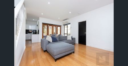 Stunning 3-Bedroom for Rent in Maidstone - Photo 2