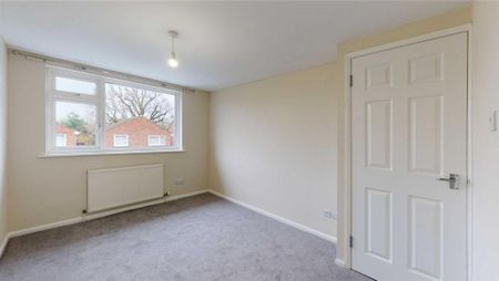 3 bedroom semi-detached house to rent - Photo 5