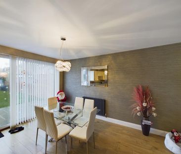 4 bedroom end of terrace house to rent - Photo 2