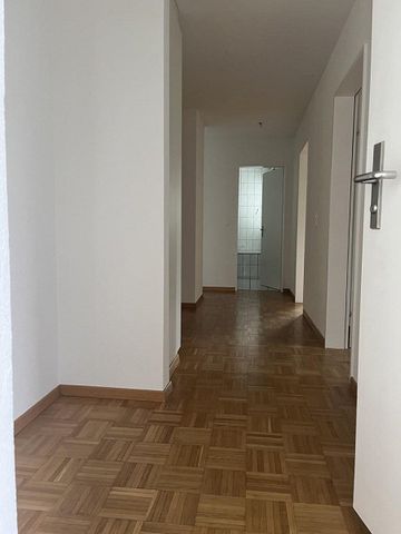 Spannende 4.5 Zimmerwohnung mit grossem Balkon - Photo 4