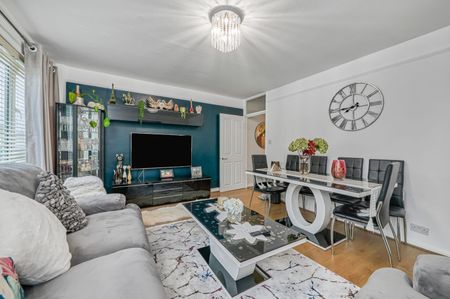 Shuttleworth Road, London, SW11 - Photo 2