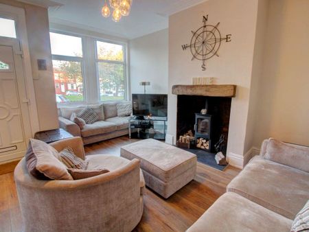 Henley Crescent, Leeds - Photo 2