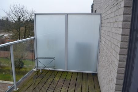 Centraal gelegen recent appartement met lift op de tweede verdieping - Photo 2