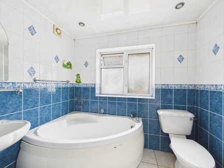 Northborough Road, Slough, Berkshire,SL2 - Photo 5