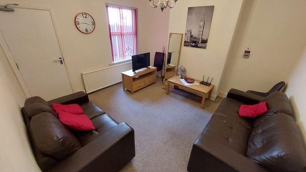 1 bedroom in a house share to rent - Photo 1