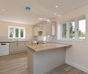 3 bedroom semi-detached house to rent - Photo 4