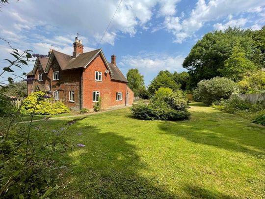 3 bedroom semi-detached house to rent - Photo 1