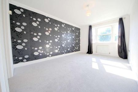 Green Lanes, Winchmore Hill, N21 - Photo 2