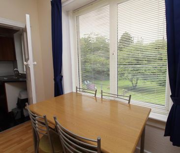 3 bedroom flat to rent - Photo 6
