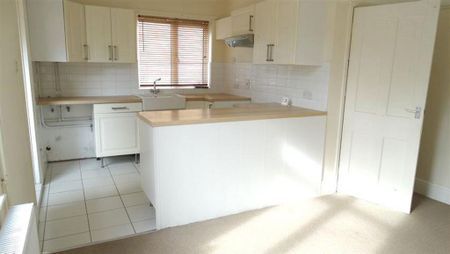 3 bedroom semi-detached house to rent - Photo 5