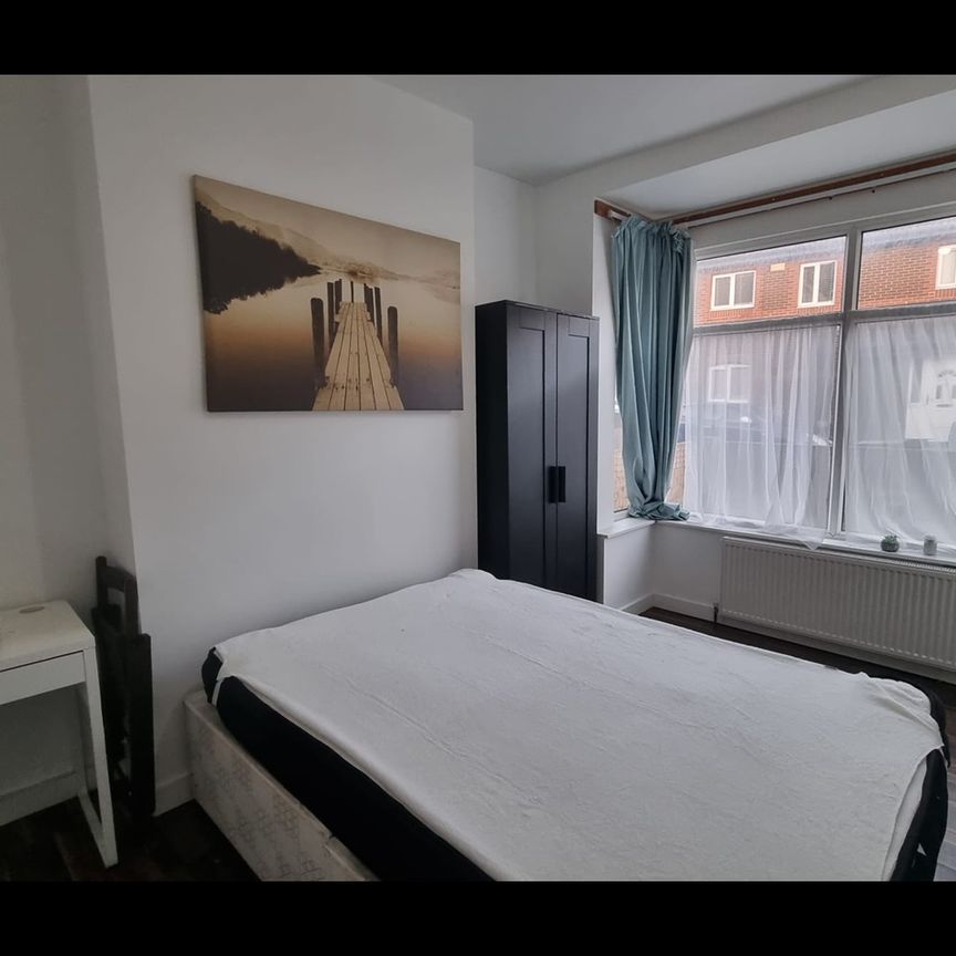 7 Bed Detached House, High Town Road, LU2 - Photo 1