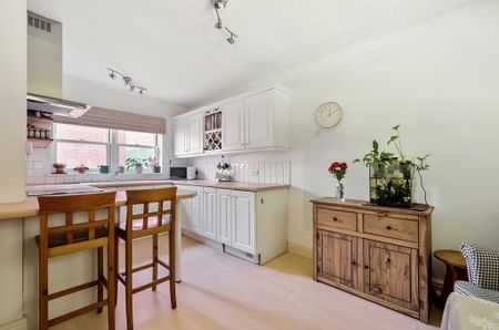 2 Bedroom - Headley Close, Alresford - Photo 3