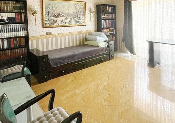 LONG TERM RENTAL. Spacious villa with 6 bedrooms for rent.