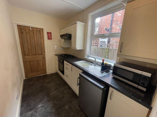 3 bedroom terraced house to rent - Photo 1