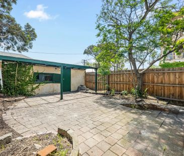 Move-In Ready 2-Bedroom Home in Prime Brunswick West Location - Photo 3