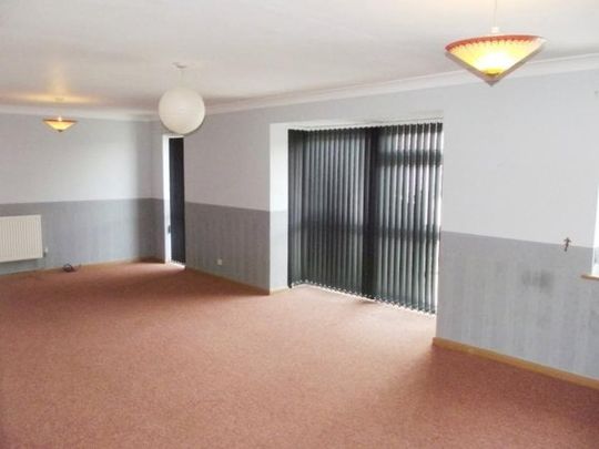 Mildenhall - Photo 1