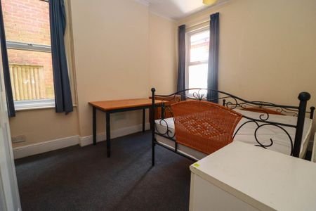 5 bedroom semi-detached house to rent - Photo 3