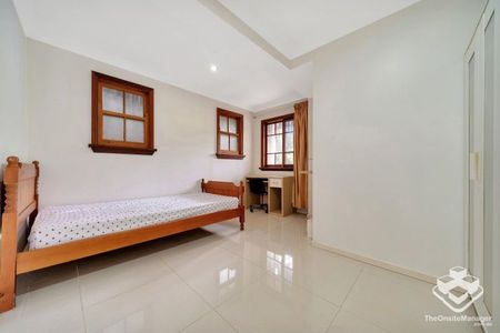 Spacious Furnished Home in Prime Location â¨ - Photo 5