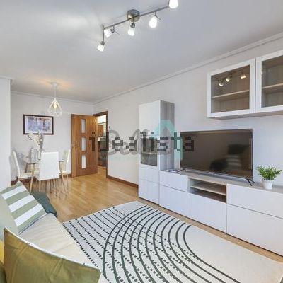 Alquiler de piso en Calle Juan Antonio Álvarez Rabanal - Photo 1