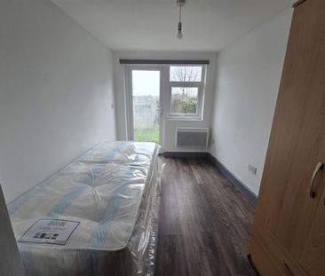 Conway Crescent, Perivale, Greenford UB6, London - Photo 2