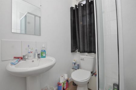 3 bedroom flat to rent - Photo 5