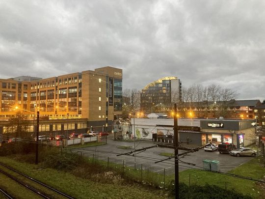 3 Bed Flat, Platt House, M5 - Photo 1