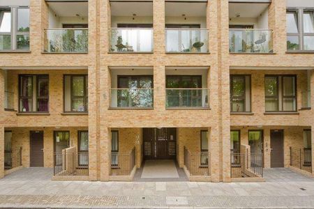 A large second floor, two bedroom/two bathroom apartment set within a modern and stylish development overlooking Paradise Park. - Photo 2