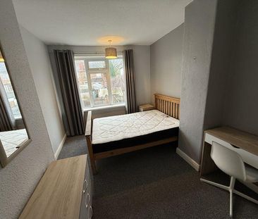 2 bedroom semi-detached house to rent - Photo 3