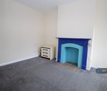 3 bedroom end of terrace house to rent - Photo 4