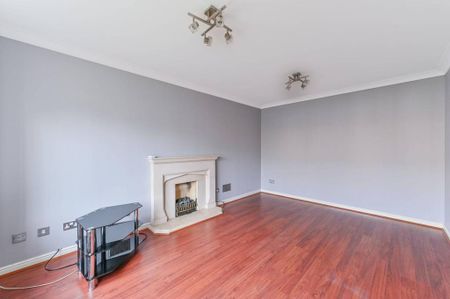 4 bedroom detached house to rent - Photo 2