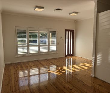 FULLY RENOVATED 3 BEDROOM FAMILY HOME IN GREAT LOCATION - Photo 1