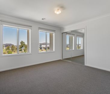 4 Charming Loop, Officer VIC 3809 - House For Rent | Domain - Photo 3