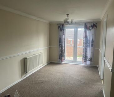 3 bedroom end of terrace house to rent - Photo 4