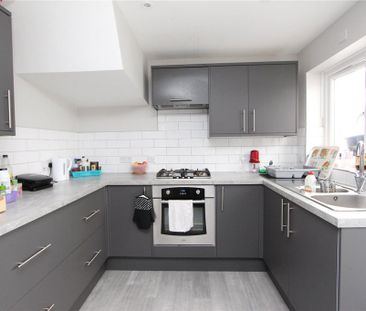 3 bedroom semi-detached house to rent - Photo 3