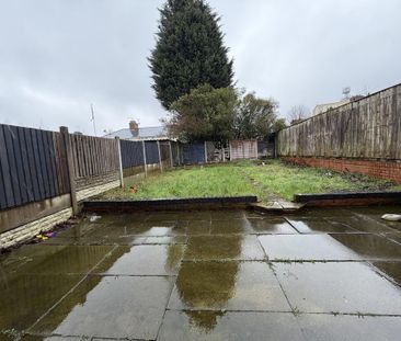 3 bedroom end of terrace house to rent - Photo 1